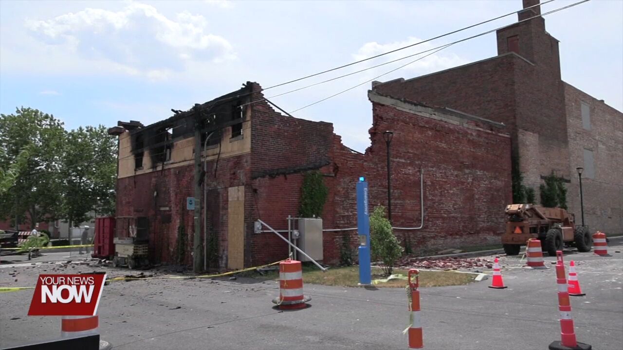 A fire breaks out at a downtown Lima building under reconstruction